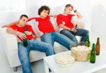 Проигрыш любимых спортсменов вызывает ожирение у болельщиков