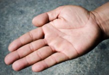 Что женщина может узнать по руке мужчины