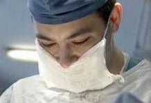 Медицинская перчатка для спасения новорожденного