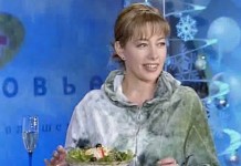 Салат из морепродуктов и красное вино