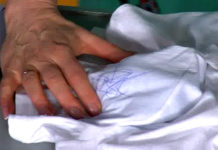 Программа «Жить Здорово» от 29.03.2017: Домашняя химчистка. Как избавиться от чернил на одежде