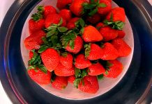 Программа «Жить Здорово» от 15.08.2017: Клубника. Сезонная ягода