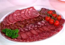 Программа «Жить здорово» от 22.12.2017: Сырокопченая колбаса. Что ты ешь, Родина?