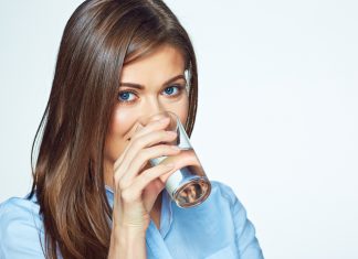 Как научиться пить достаточное количество воды?