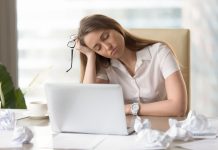 Почему я постоянно хочу спать?