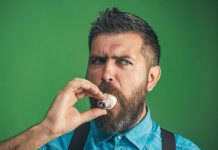 Можно ли вытащить лампочку изо рта?