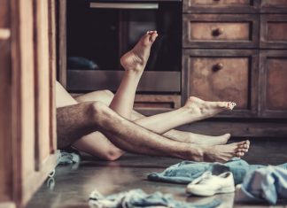 Удар ниже пояса: всё, что нужно знать о травмах во время секса