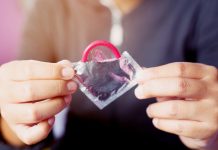 Презервативы: как правильно использовать и от чего они не защищают