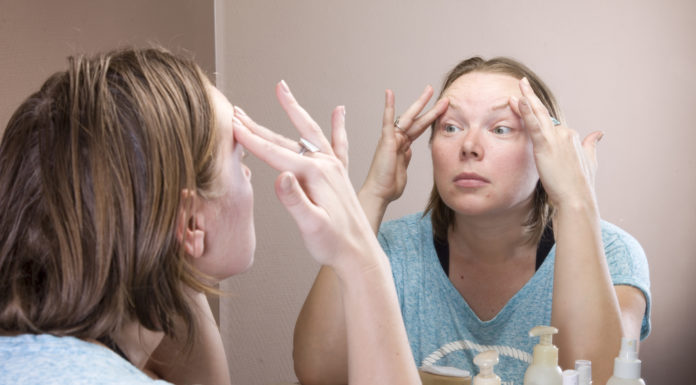 Фейсбилдинг: поможет ли гимнастика для лица сохранить молодость?