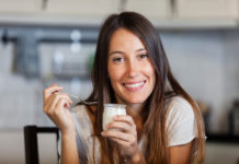 Термостатные, фруктовые, с пробиотиками: какие йогурты самые полезные?