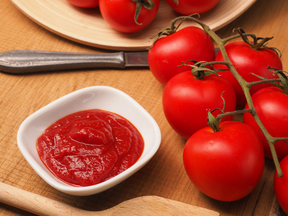 Чем полезна томатная паста для организма человека