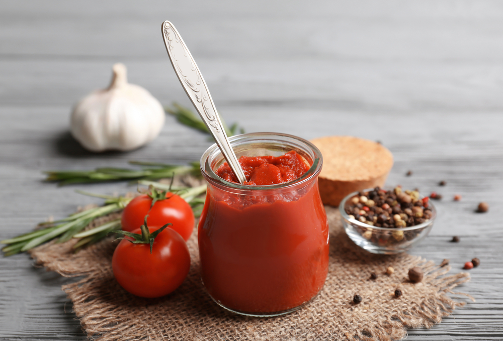 Чем полезна томатная паста для организма человека