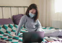 Как покупать еду и выносить мусор: Роспотребнадзор объяснил правила домашнего карантина