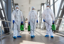 «Не выживает на поверхностях»: немецкие ученые считают, что заразиться COVID-19 не так легко