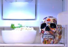 Программа «Жить здорово» от 29.12.2020: Дневной дожор. Пищевое отравление