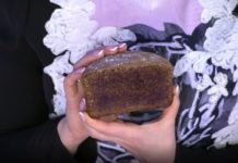 Программа «Жить здорово» от 01.03.2021: Фиолетовый хлеб