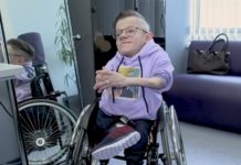 «Хрустальный» мальчик: как живет россиянин с редким генетическим заболеванием