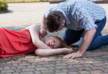 Обморок на даче: первая помощь при потере сознания