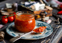 Защитит от рака, разгладит кожу: почему нужно есть хреновину