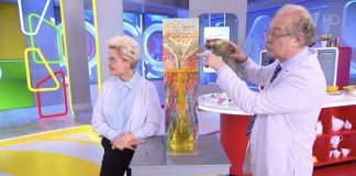 Программа «Жить здорово» от 16.07.2024: Глупые вопросы про комаров