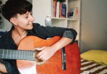 Волнуетесь? Заведите попугая