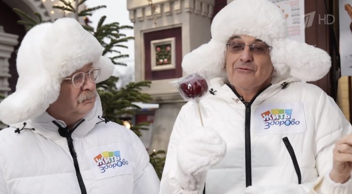 Программа «Жить здорово» от 25.12.2024: Новогодний стритфуд. Яблоки в карамели