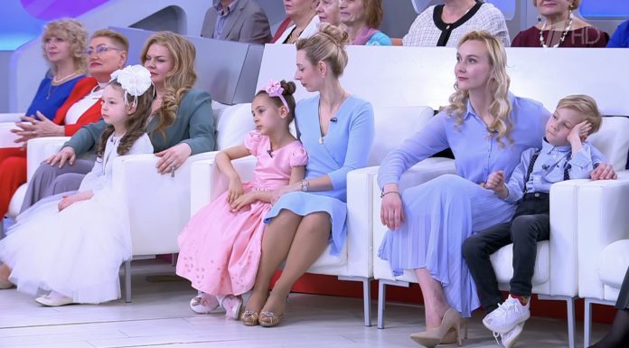 Программа «Жить здорово» от 09.04.2025: Как снизить температуру у ребёнка?