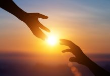 Человек-камень: как помогают людям, чьи мышцы превращаются в кости.