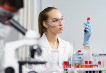 Кровь долгожителей: анализы, которые повышают шансы встретить 100-летний юбилей