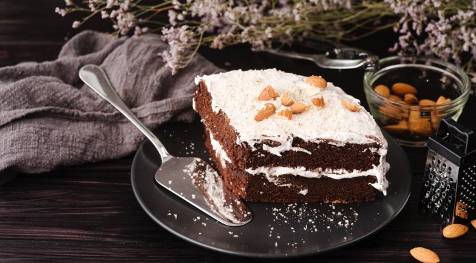Черемуховый торт из СССР: десерт с историей и пользой