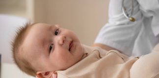 Услышать всё: зачем новорожденным проверяют слух в первые дни жизни и как современные технологии помогают преодолеть врожденную тугоухость