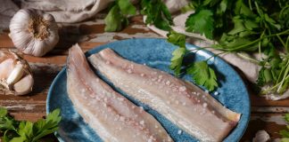 Минтай невзрачен, да вкусом удачен: чем полезна главная промысловая рыба России